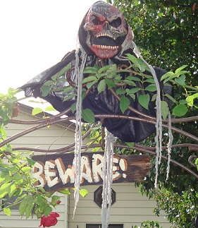 Halloween Yard Decorations on Halloween Decorating Ideas  I Have More Fun Decorating For Halloween